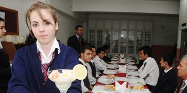 Alkollü içki hazırlama dersi çizelgeden çıkarılıyor