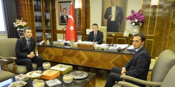 Zehirli ayakkabıları fark eden memurlara ödül
