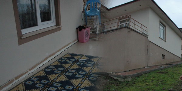 Deprem konutlarında çatlak ve çökme!