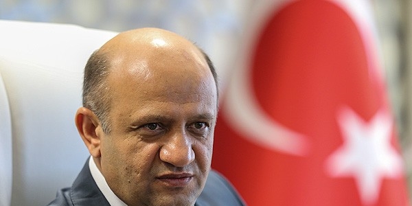 Bakan Işık'tan torpil iddialarına yanıt