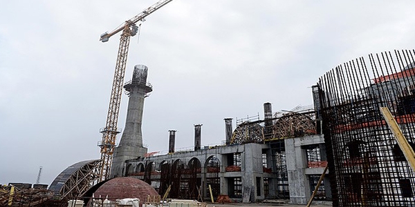 Çamlıca Camisi'nin minareleri yükseliyor