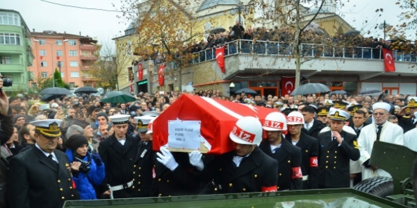 Şehit askerler toprağa verildi
