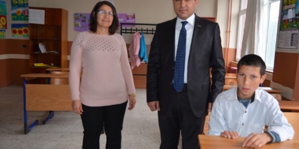 16 görevli ile tek başına sınava girdi