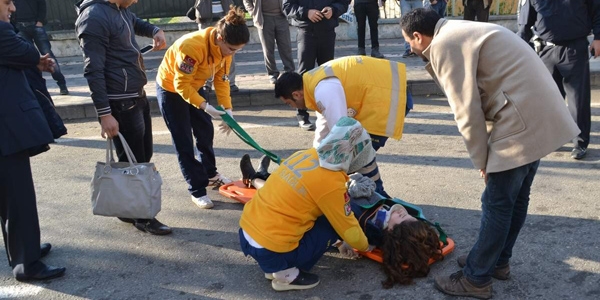 Pikabın çarptığı öğretmen ağır yaralandı