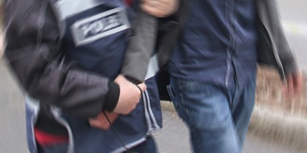 Eski savcı ve polise uyuşturucu gözaltısı