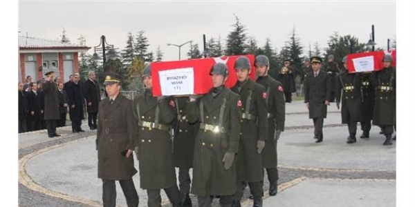 Şehit sekiz askerin naaşı şehitliğe nakledildi