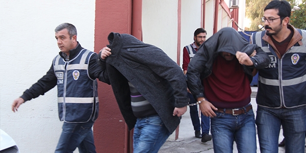 3 gümrük memuruna kırmızı et gözaltısı