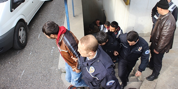 Adliyeye sevk edilen 71 öğrenci serbest bırakıldı