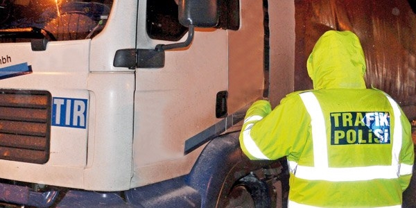 2 polise rüşvetten 10 ay hapis cezası