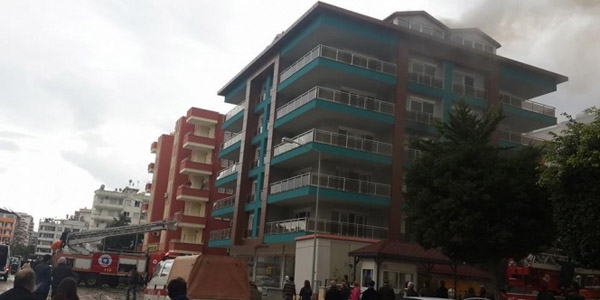 İtfaiye eri yangın merdiveninden düştü