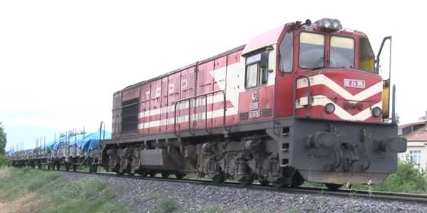 Yük Treni devrildi: 2 yaralı