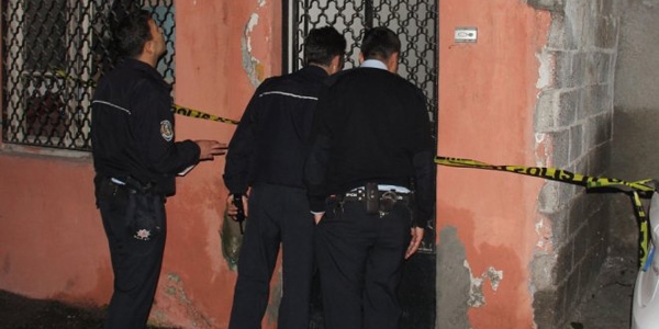 Emekli demiryolu işcisi evinde ölü bulundu