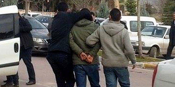 Pankart açan 7 liseliye gözaltı