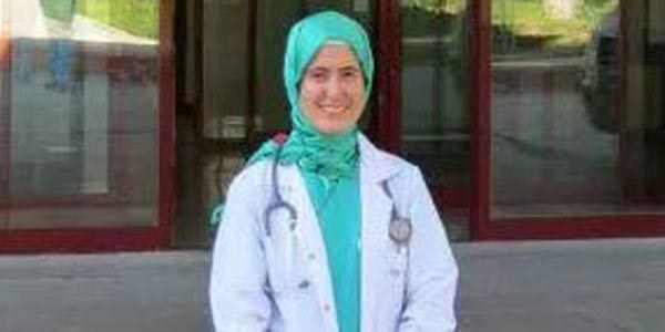 Acil serviste doktora kirli sedye yumruğu