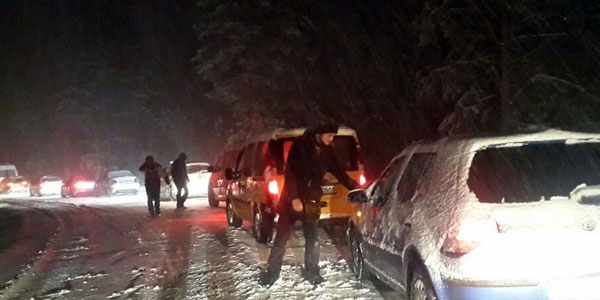 Kapanan, çığ düşen, ulaşım sağlanamayan yollar