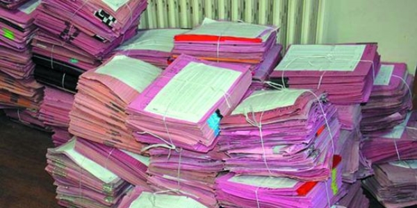 Pembe dava dosyaları gidiyor, renklileri geliyor