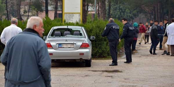 Lise kavga, müdür yardımcısına taşla saldırdılar