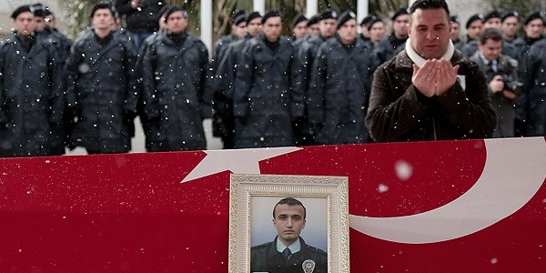 Şehit polis memuru toprağa verildi