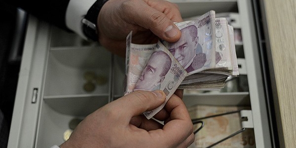 Mirasçıları 'poşetli dede'nin parasını çekti