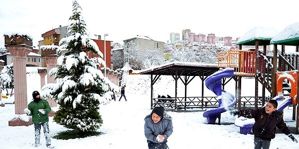 Hatay'da eğitime kar engeli