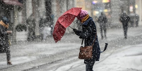 stanbul'da kar ve iddetli rzgar