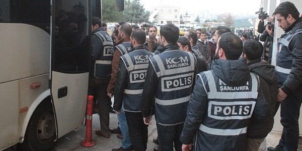 İhraç edilen polislere abilerden 5 bin lira maaş!