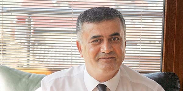 Adil Gür: Davutoğlu, Erdoğan'ın koltuğunu doldurdu