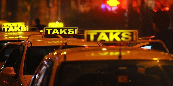 stanbul'da taksiciler mteri seiyor!