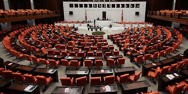 'İç güvenlik paketi'ne Yüce Divan oylaması arası