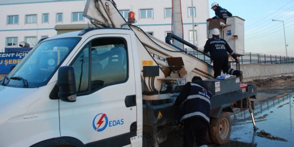 Belediye DEDAŞ binasını mühürledi