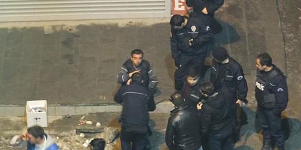 Rütbeli askerler sokakta kavga etti