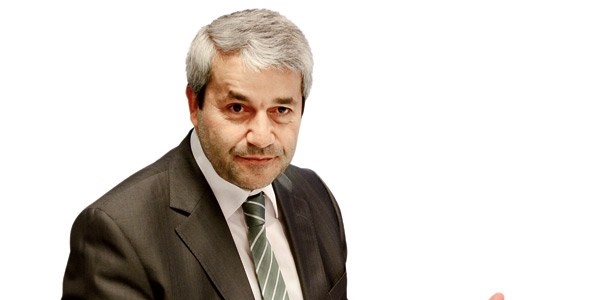 Ailesini de Bakanı da kandırmış