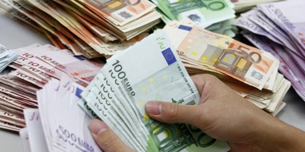 Euro 11 yılın dibini gördü