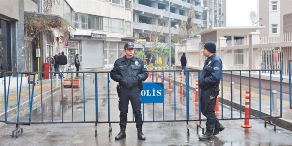 Rektör ve askerlerin dinlendiğini deşifre eden polis de dinlendi