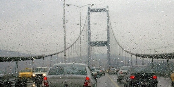 İstanbul için fırtına ve kuvvetli sağanak uyarsı