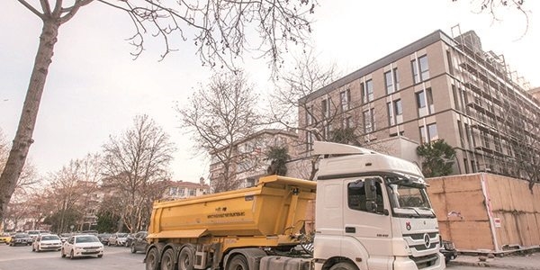 Badat Caddesi yklyor