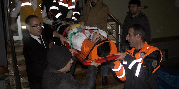 Yük asansörü yere çakıldı: 3 yaralı