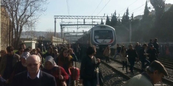 İzmir'de trende patlama: 3 yaralı