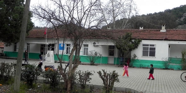 Öğrenci sayısı 7'ye düşen 70 yıllık okul kapatıldı