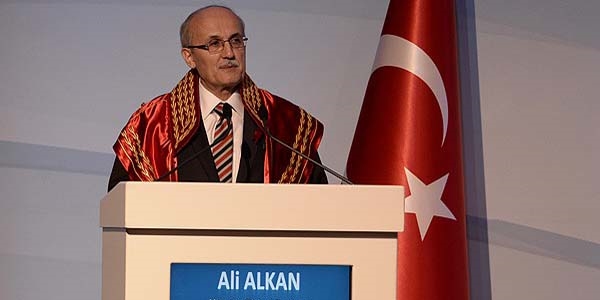 Yargıtay Başkanı Alkan emekliye ayrıldı