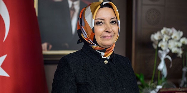 Bakan yardımcısı Atabek istifa etti