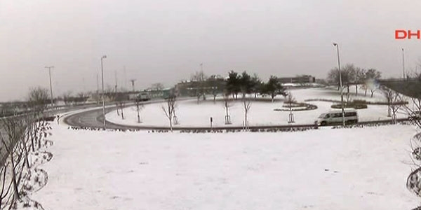 İstanbul'da kar kalınlığı 40 cm'ye ulaştı