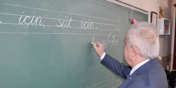 Edirne Valisi tahtaya Osmanlıca 'süt için' yazdı