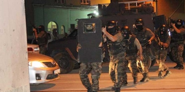 Diyarbakır'da, keşif yapan 2 PKK'lı tutuklandı