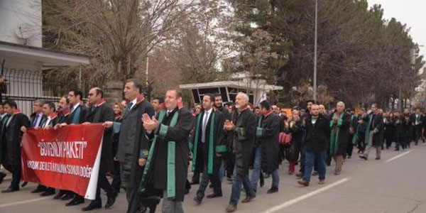 Cübbeleriyle Meclis'e yürüyecekler