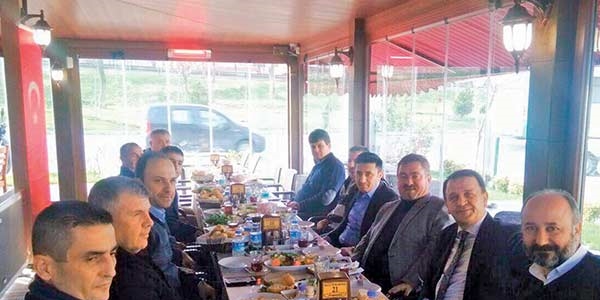 Belediye Başkanı yemek ihalelerini oğluna verdi
