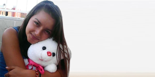 Liseli kızın boynuna yapıştırdığı ağrı bantı sonu oldu