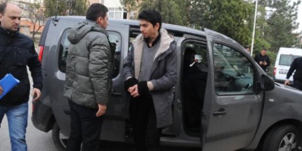 Erdoan'a hakaretten tutuklanan renci serbest