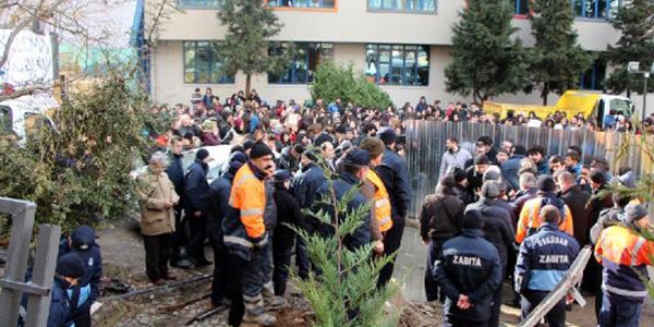 Üniversitede minibüs durağı gerginliği