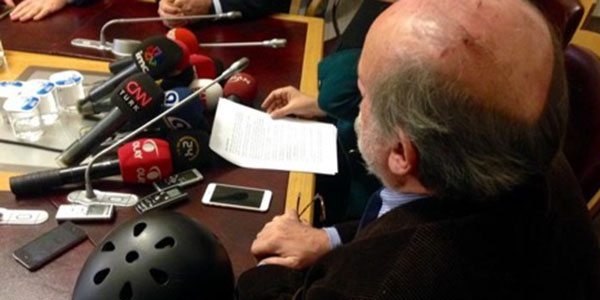 Ertuğrul Kürkçü kaskla geldi